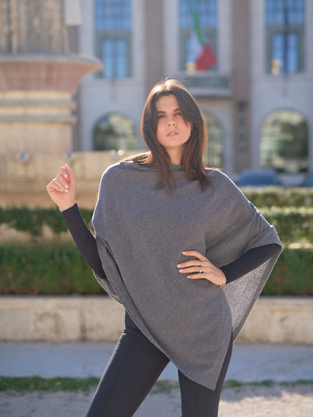 Mantella donna in cashmere rigenerato