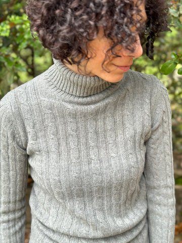 Maglione Girocollo Donna e Dolcevita Donna: quali differenze? - Lanaioli Maglieria Filiera Corta Sostenibile & Filati Naturali