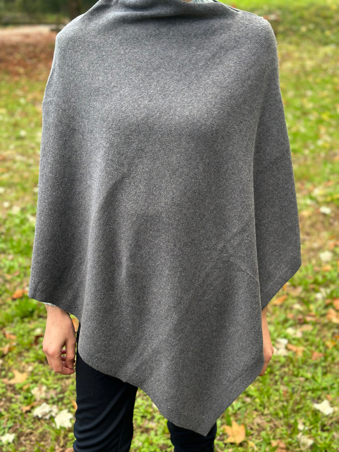 Women's asymmetric cape in extrafine merino wool, cashmere and silk