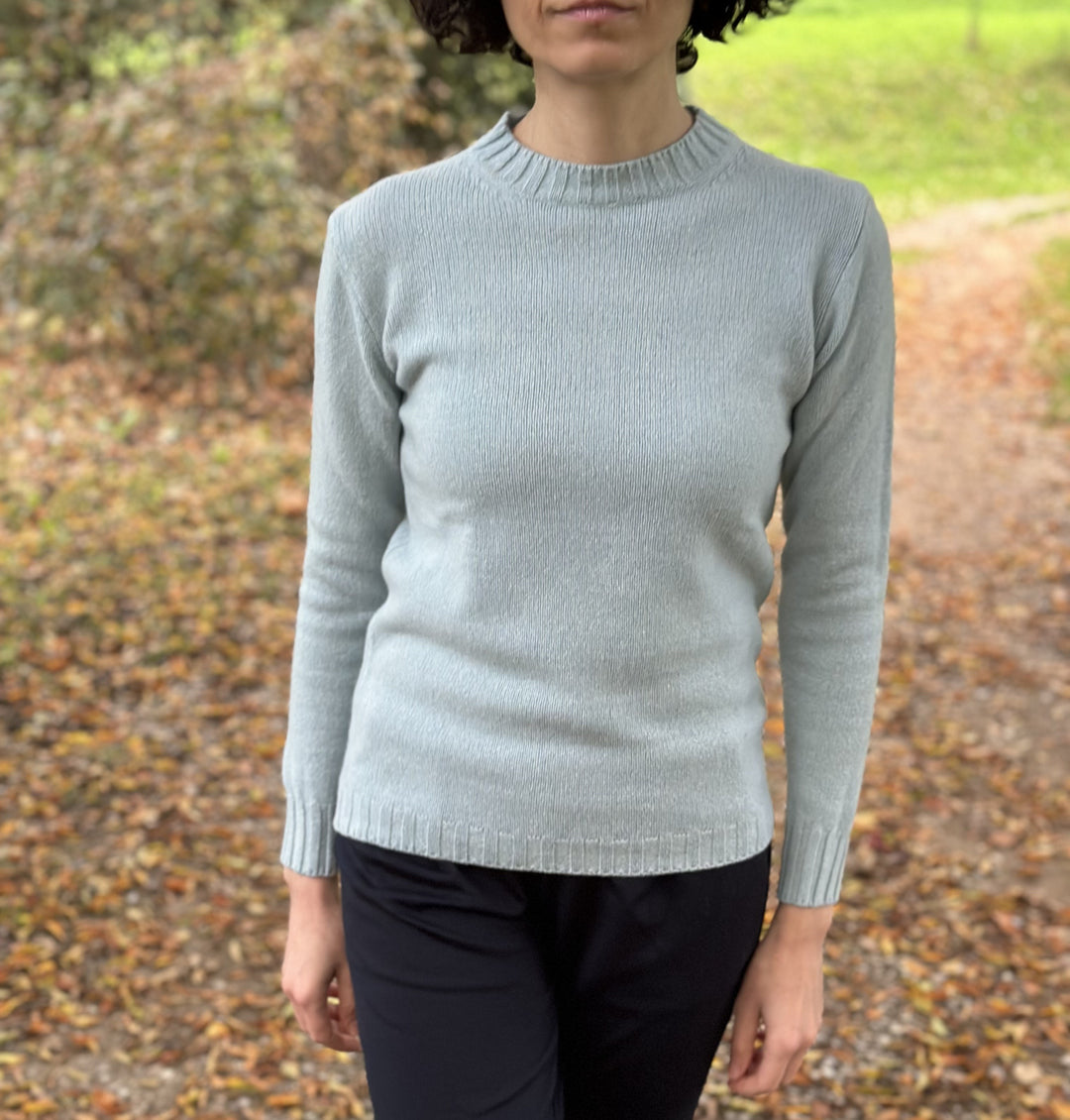 Women's crew-neck sweater in regenerated cashmere