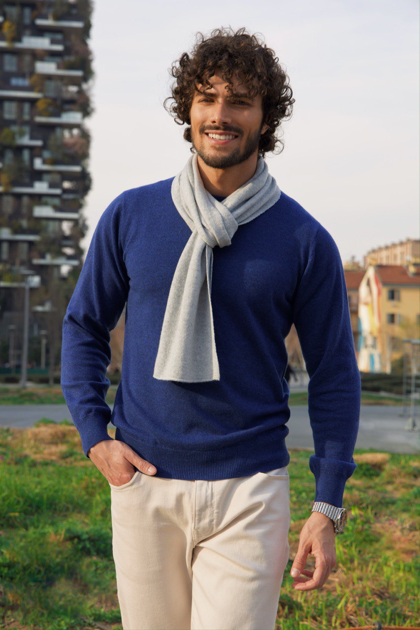 Men's cashmere scarf and sweater set